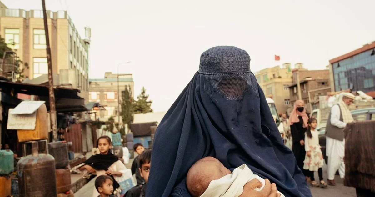 Afeganistão: a resistência silenciosa das mulheres que desafia o Talibã e preocupa o mundo
