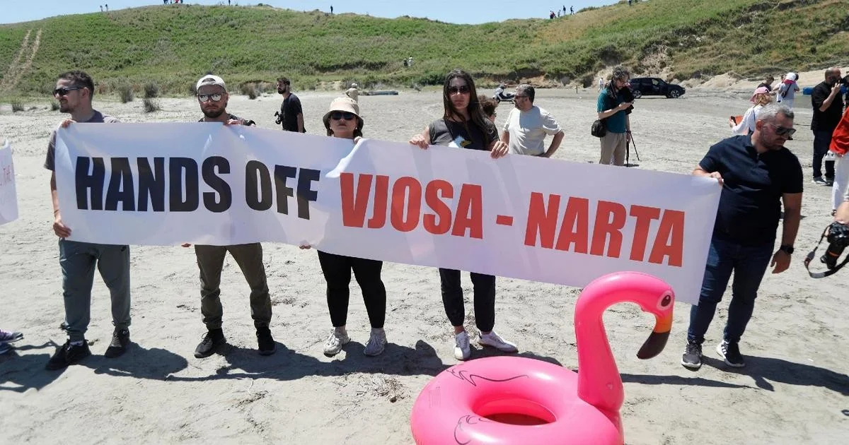 Albânia enfrenta 'revolução dos flamingos' contra projeto de resort ligado a Kushner e Trump; adesão à UE em xeque