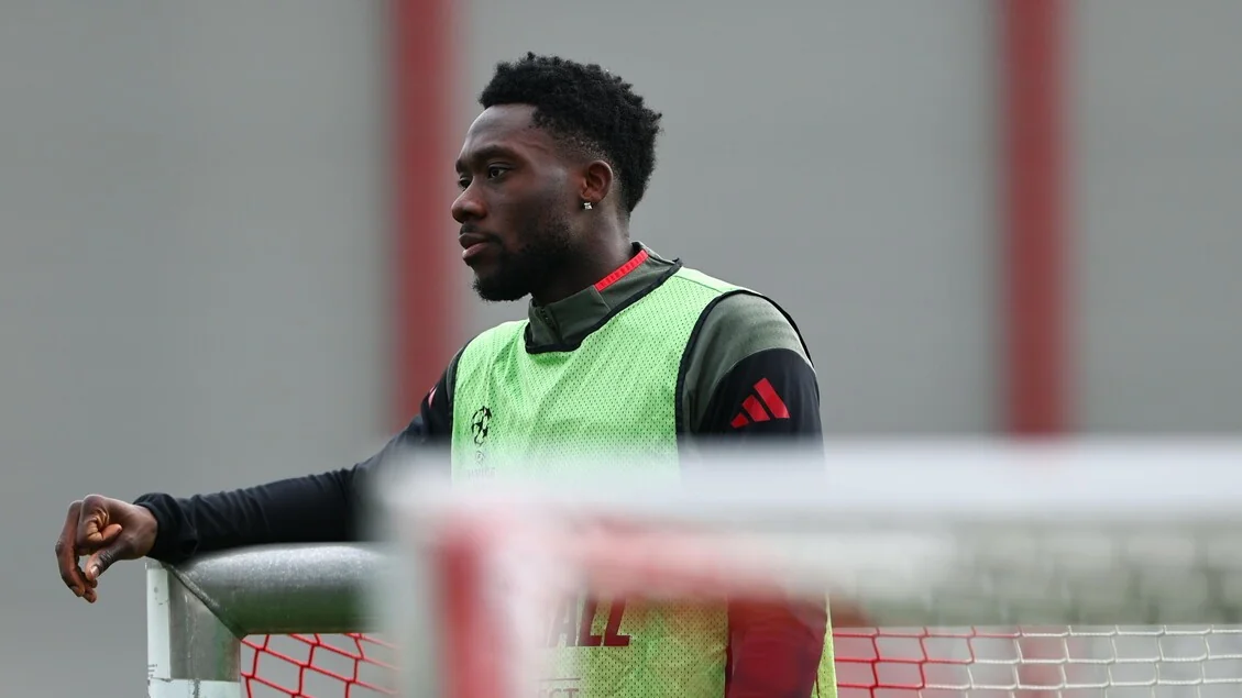 Alphonso Davies está fora da estreia do Canadá nos Mundiais contra a Bósnia