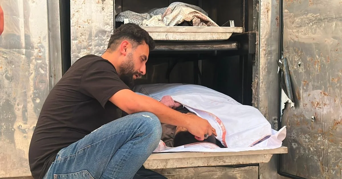 Ataque em Al-Maghazi: três civis mortos e outros feridos após strike israelense em veículo