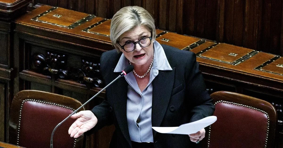 Comissão do Trabalho esvazia-se após ausência da ministra Calderone; oposição denuncia risco a contratos coletivos
