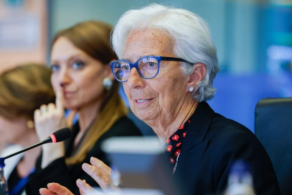 BCE admite nova alta de juros se choque inflacionário do Irã persistir, diz Lagarde