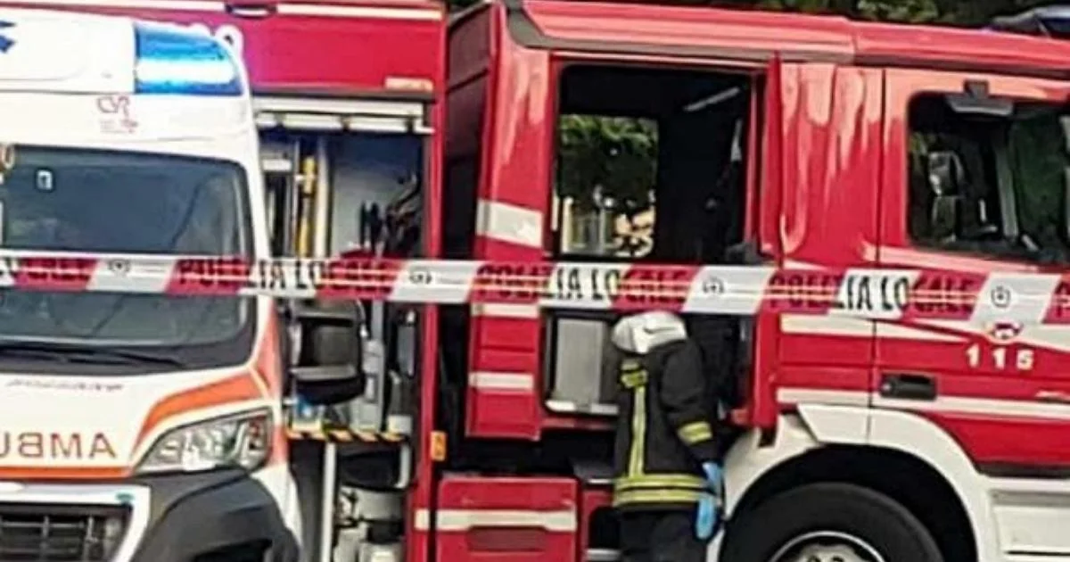 Bebê de sete meses salva pelos bombeiros após ser encontrada ao lado da avó morta em Moglia