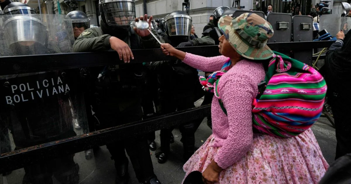 Bolívia à beira da instabilidade: um mês de protestos e a ameaça de uso do exército
