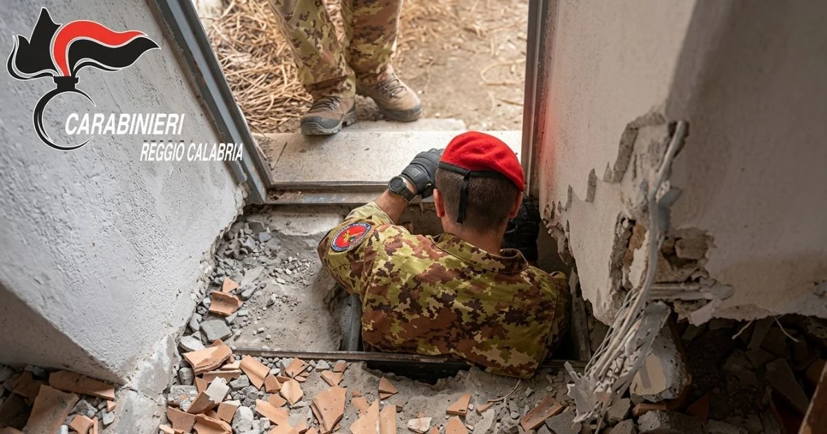 Carabinieri encontram bunker sofisticado com túnel de 120 m em Ardore (Reggio Calabria)