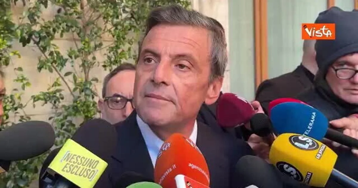 Calenda responde Vannacci: 'Melhor pariolino do que traidor da Pátria', ataque sobre lei eleitoral e laços com Putin