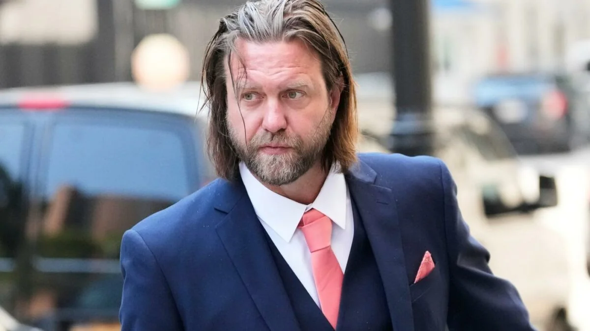 Diretor Carl Rinsch é condenado a 30 meses por fraude: Netflix recupera parte dos fundos desviados