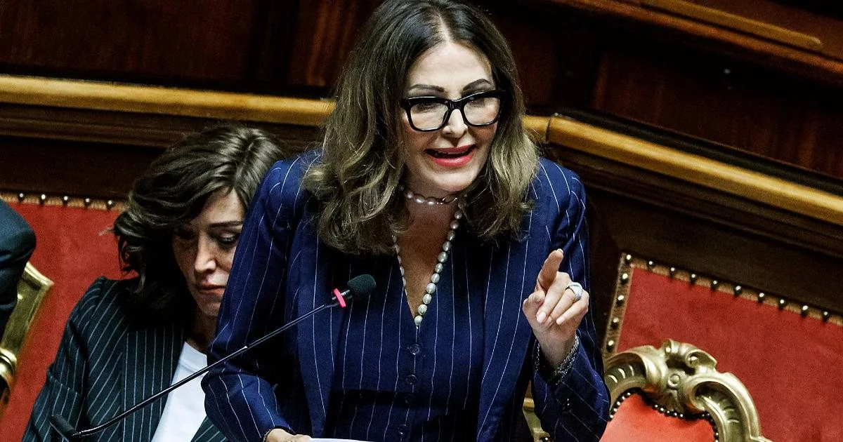 Caso Santanchè: Consulta admite recurso do Senado e suspende fase preliminar do processo