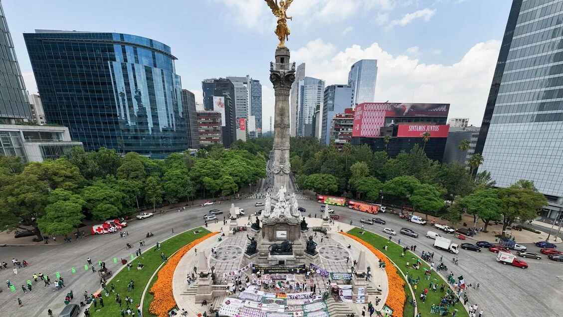 Copa do Mundo 2026: confrontos entre manifestantes e polícia fora do Estádio Azteca na abertura