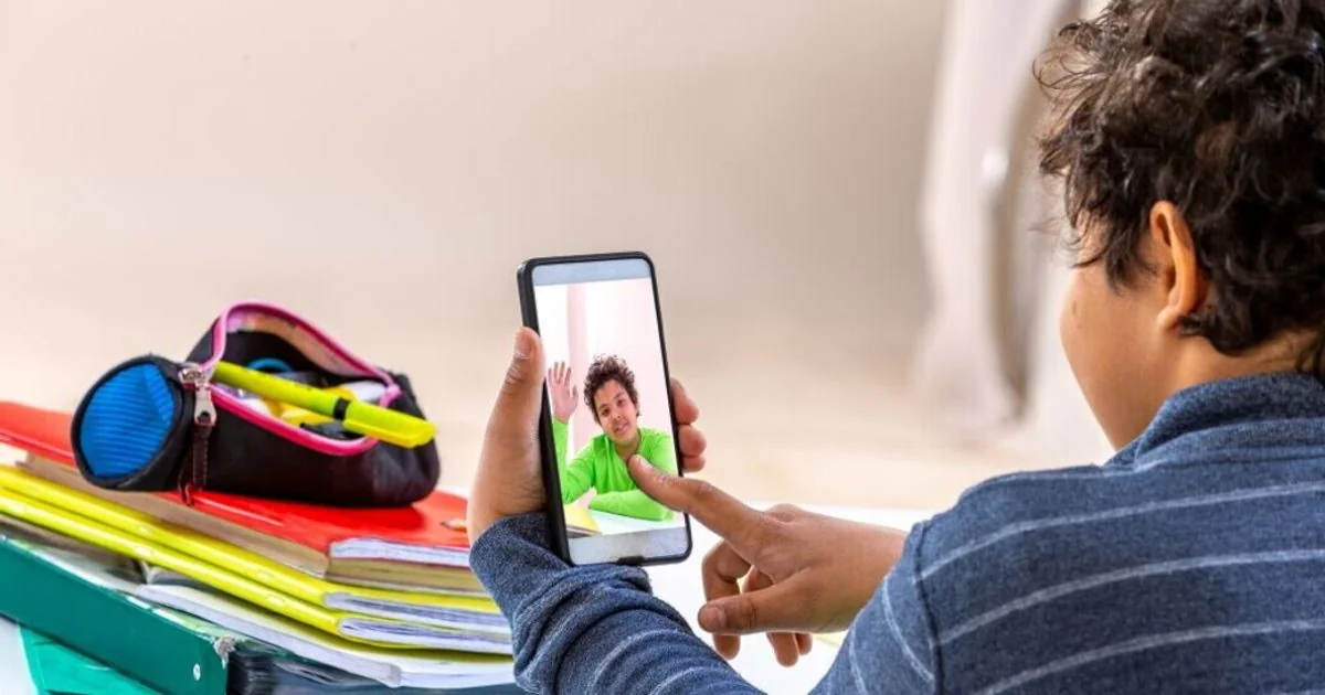 41,5% das crianças começa a usar smartphone e tablet entre 2 e 3 anos, mostra estudo