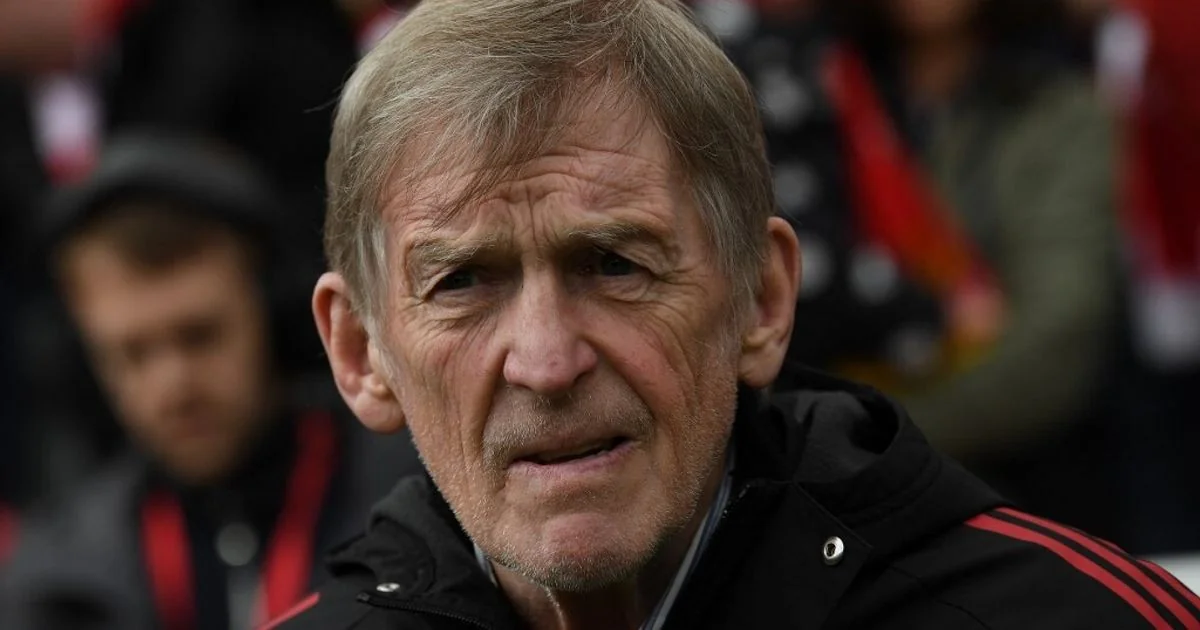 Dalglish e Keegan: lendas do futebol que agora enfrentam o câncer aos 75 anos