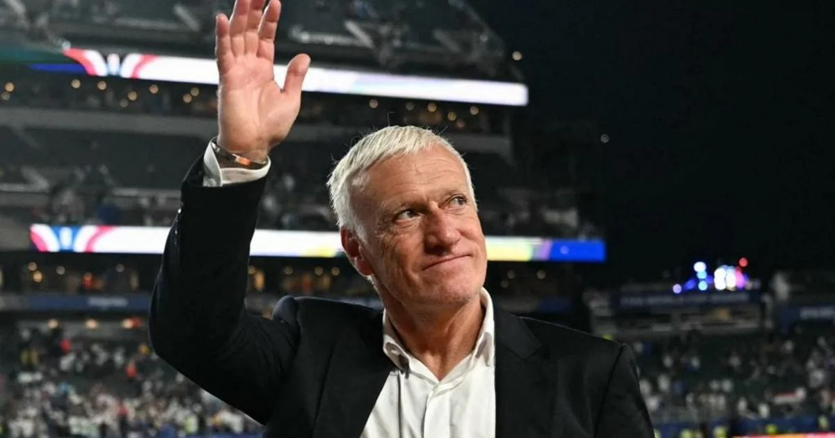Deschamps retorna à França após falecimento da mãe; assistente assume comando interino