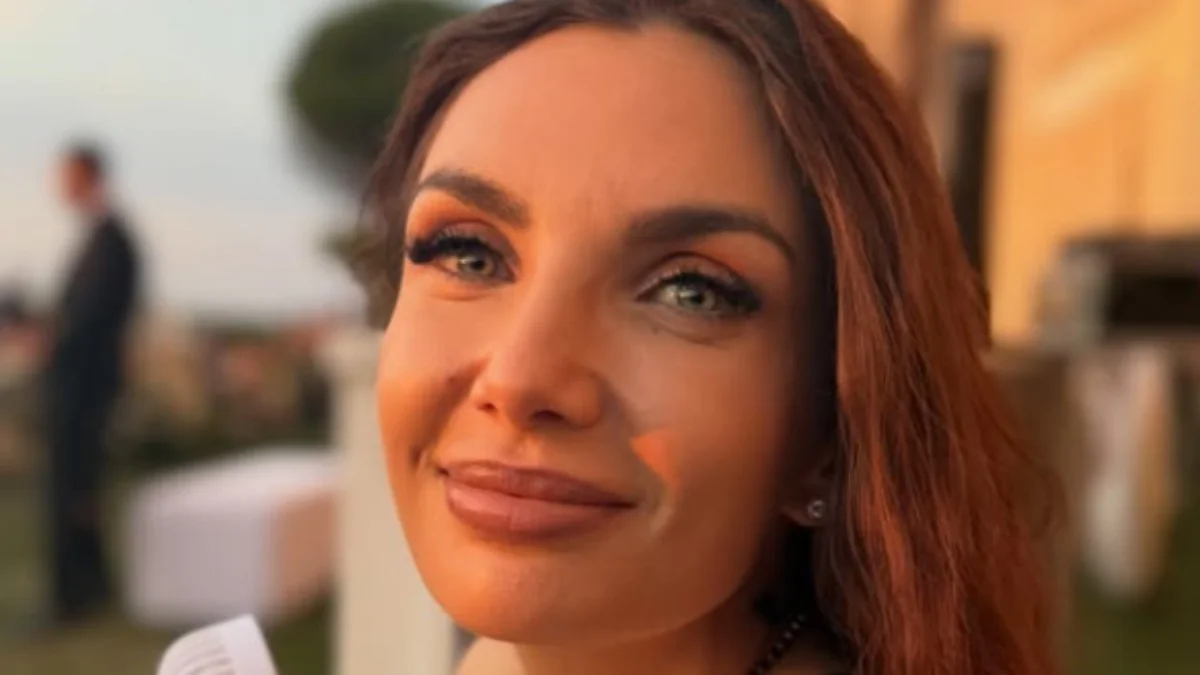 Elettra Lamborghini rebate haters: “Não se pode mais viver o próprio corpo” e defende conciliação entre música e TV