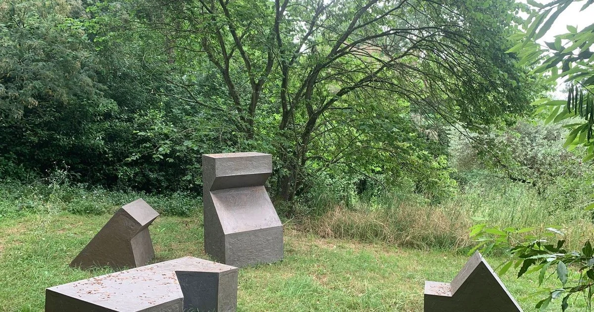 Encontro-tensão entre Natureza e Arte no Giardino di Pianamola: uma rota de descobertas