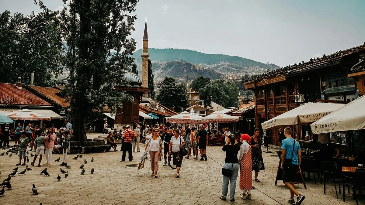 Escapadelas urbanas 2026: as cidades europeias mais baratas e o charme acessível de Sarajevo