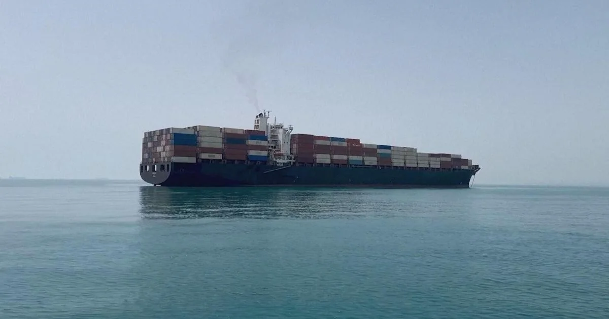 Reabertura do Estreito de Hormuz: tráfego aumenta, Irã impõe regras e Trump fala em 700 navios