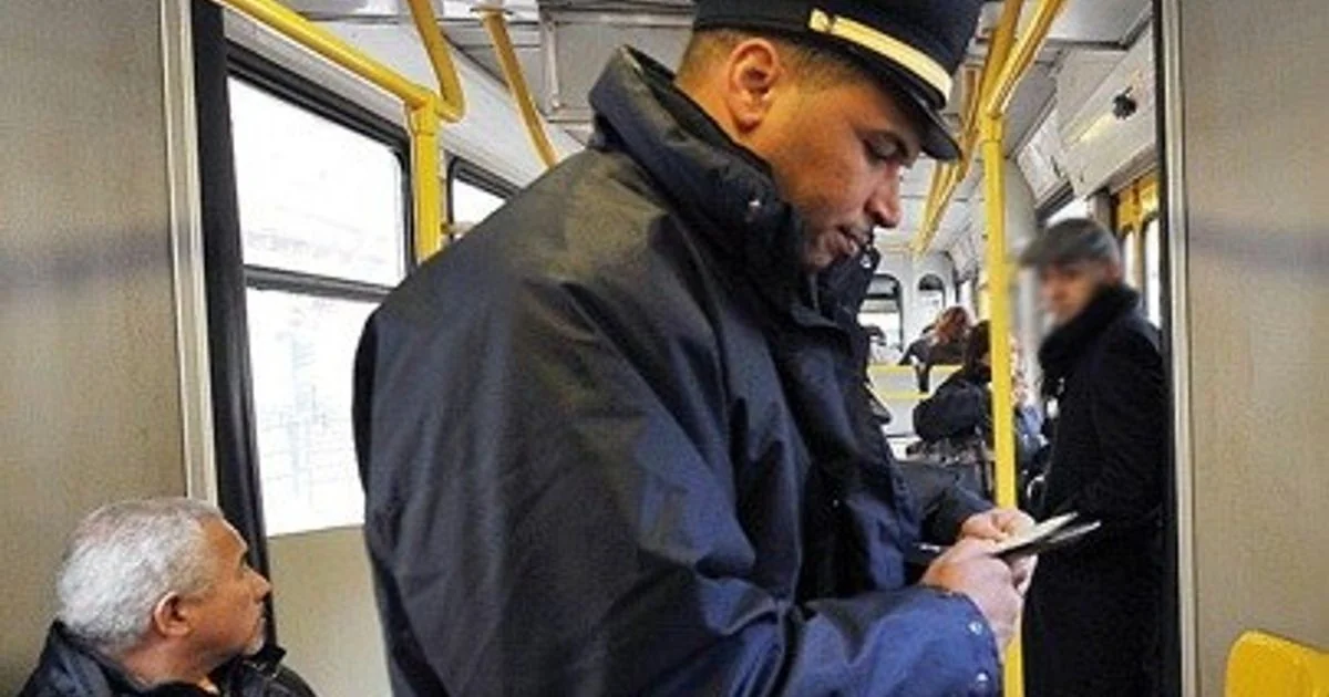 Estudante de 15 anos é multado em €58 após dormir e perder parada no ônibus entre Treviso e Pádua