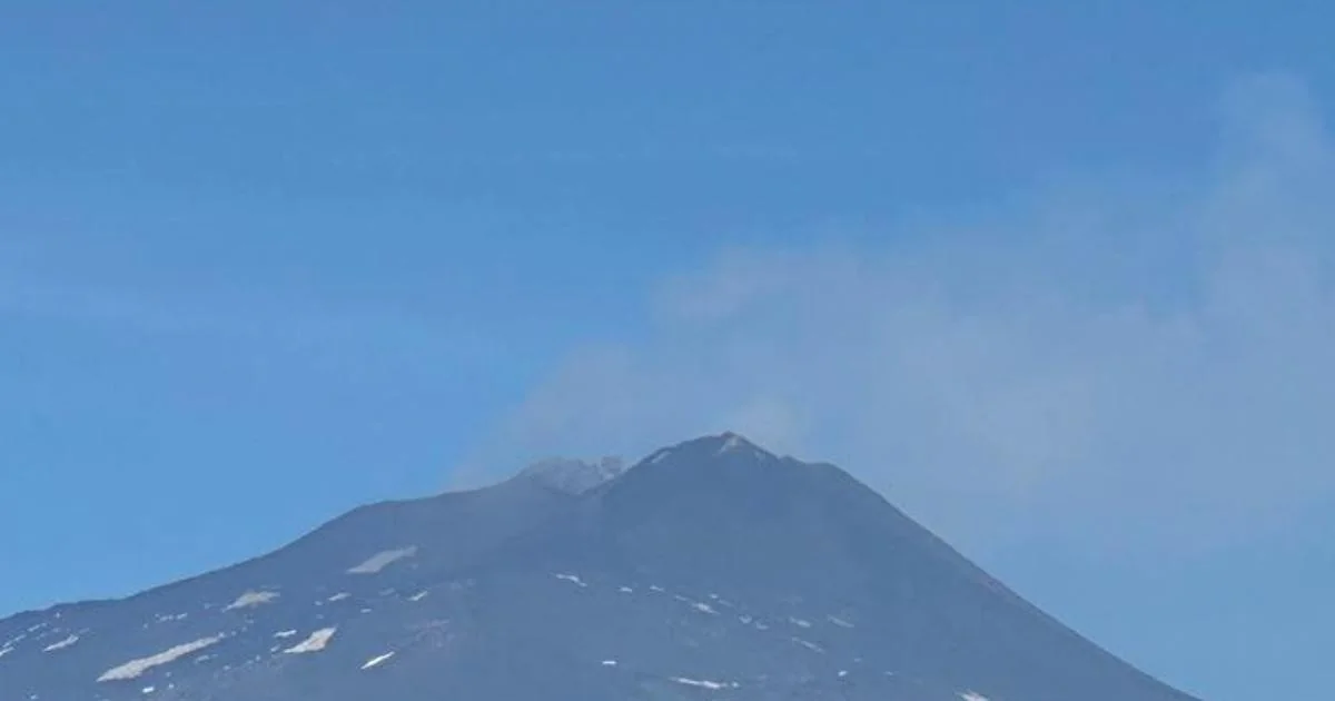 Etna: INGV eleva para allerta arancione após emissão de cenere da voragine e aumento do tremore