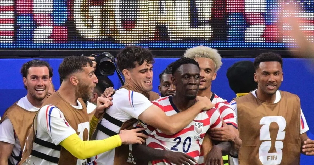 Estados Unidos dominam Paraguai por 4-1 em Los Angeles: Balogun brilha e Reyna fecha o placar