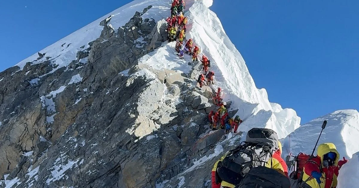Everest: guia nepalês Hillary Dawa sobrevive e reaparece rastejando após seis dias