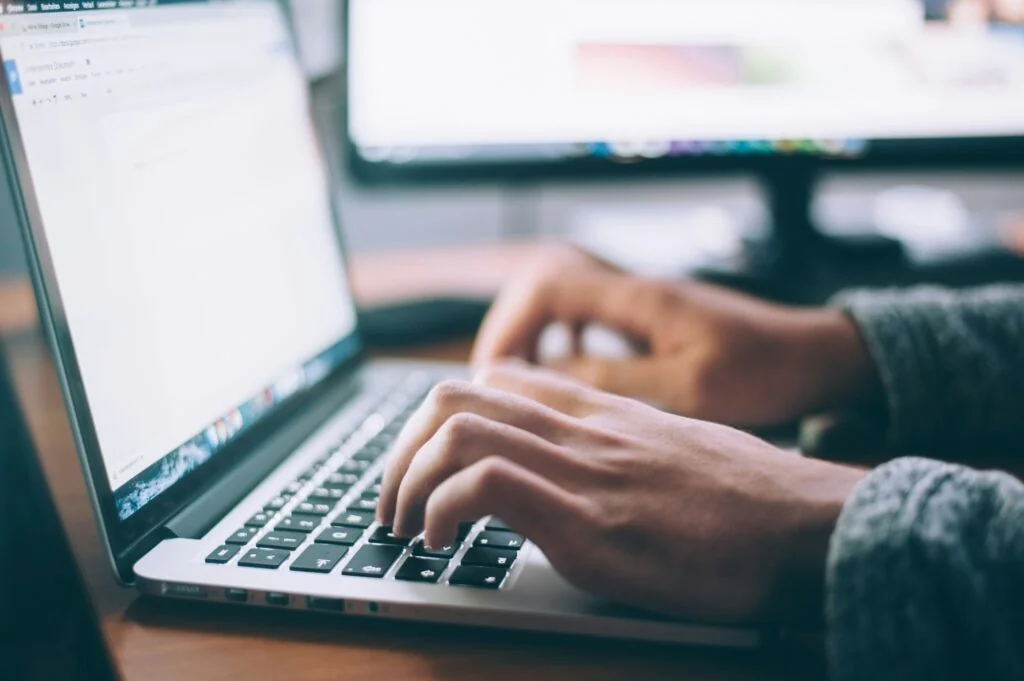 Extremismo islâmico se volta ao ambiente digital, alerta comissão LIBE do Parlamento Europeu