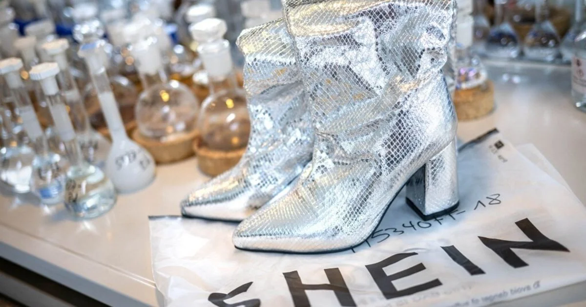 França aprova lei contra a "ultra fast fashion": um movimento decisivo no tabuleiro do consumo
