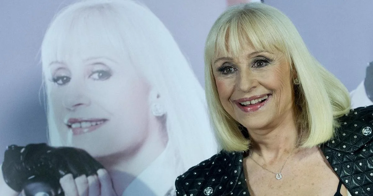 Nasce a Fundação Raffaella Carrà: filho adotivo detalha adoção e legado social