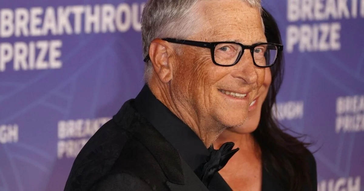 Gates admite erro: encontro com Epstein foi 'grave erro de julgamento' em depoimento ao Congresso