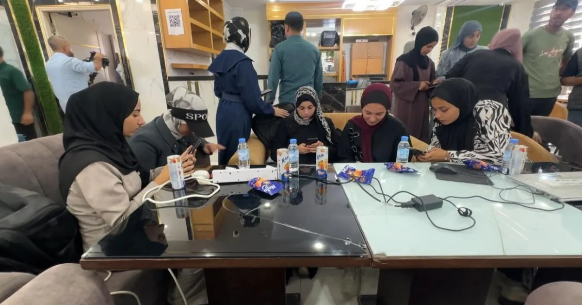 Gaza: primeiro dia do exame eletrônico do Tawjihi entre deslocamento e falhas de conexão