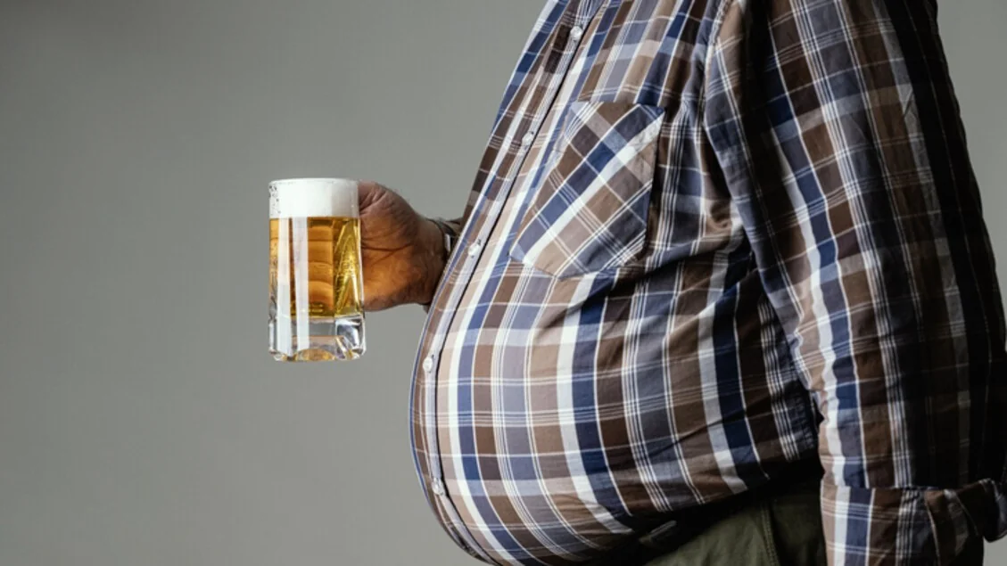 Genética e 'barriga de cerveja' disparam risco de câncer de fígado, aponta estudo de Singapura