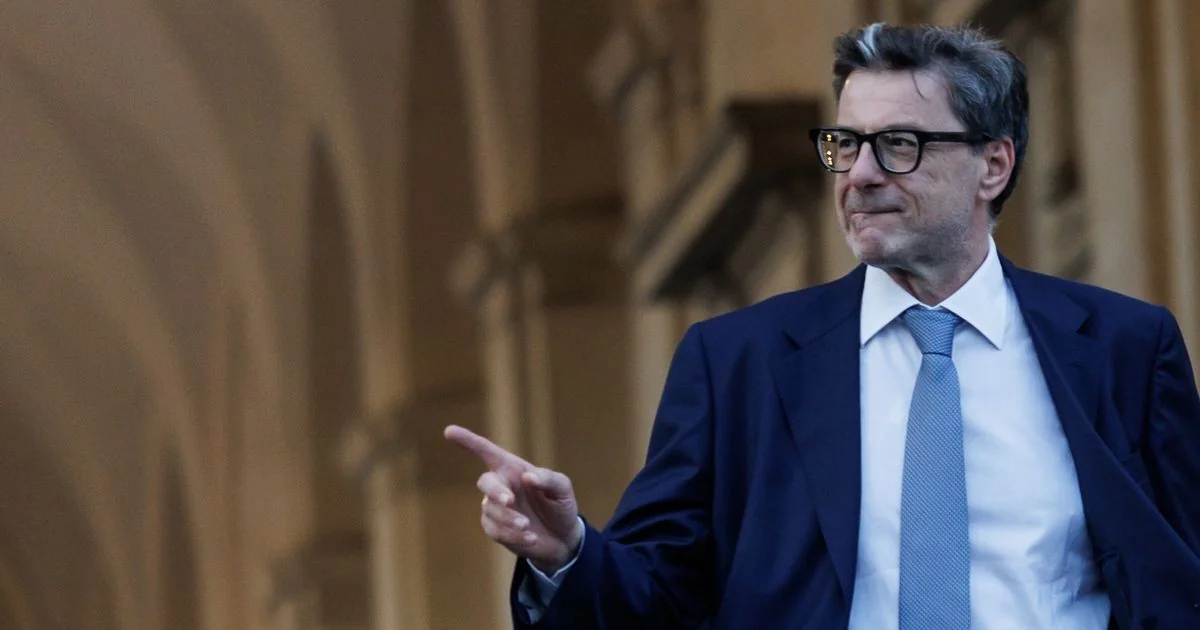 Giorgetti: MEF mantém neutralidade no risco bancário e buscará janela ideal para vender 4,86% da MPS