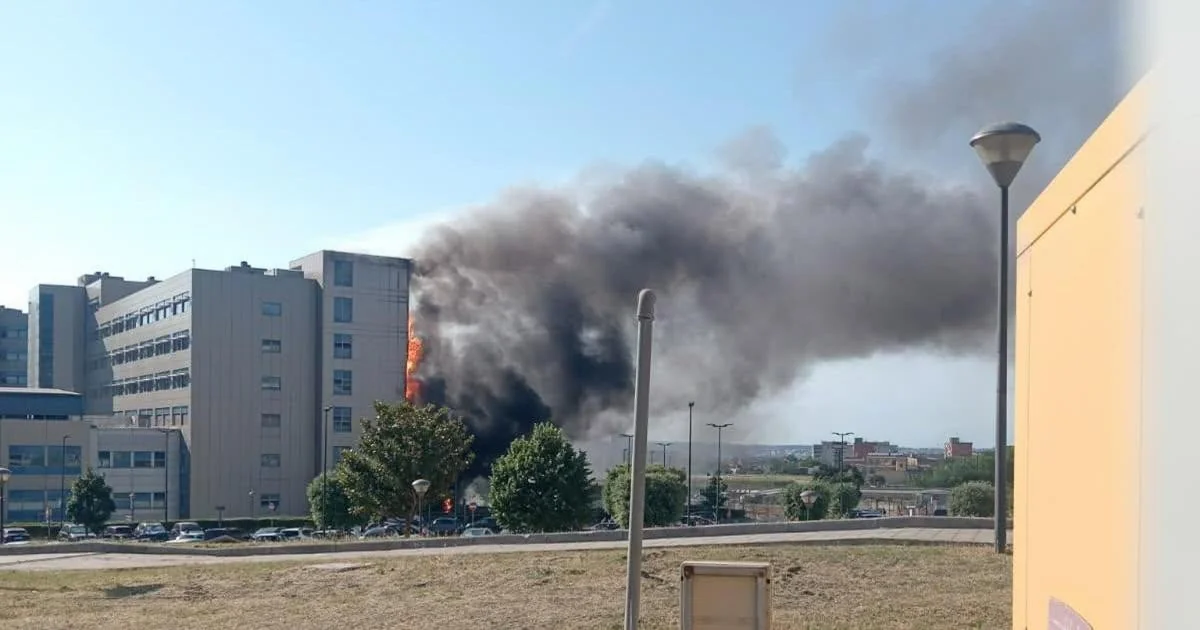 Incêndio controlado no Ospedale del Mare em Ponticelli: fumaça vista a quilômetros