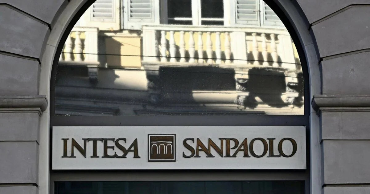 Intesa lança OPAS de €30,6 bilhões por Monte dei Paschi; acordo com Unipol prevê venda de 635 filiais