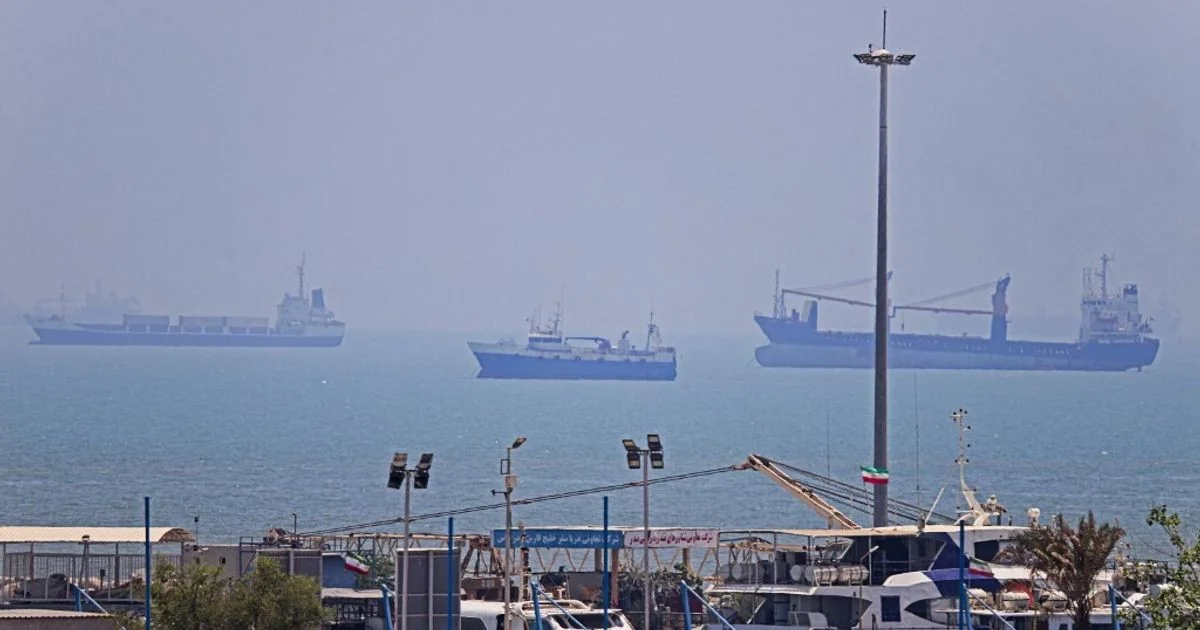 Irã: Estreito de Hormuz reaberto sob controle iraniano; AIEA não visitará sítios nucleares atacados