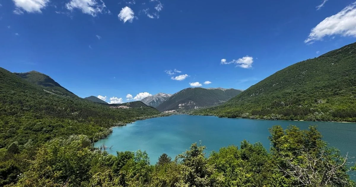 Irmãs desaparecidas em Civitella Alfedena: buscas chegam ao lago di Barrea e investigação segue múltiplas pistas