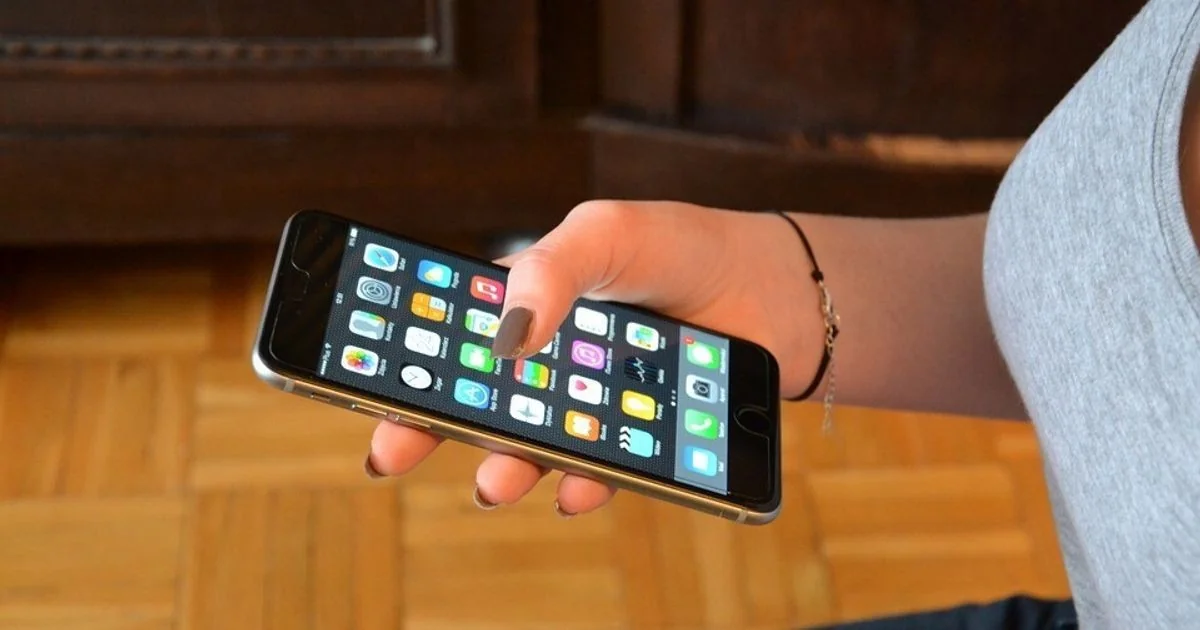 Itália: consumidores adotam cada vez mais o pagamento por app e a prazo; crédito BNPL cresce 127% (2022-2025)