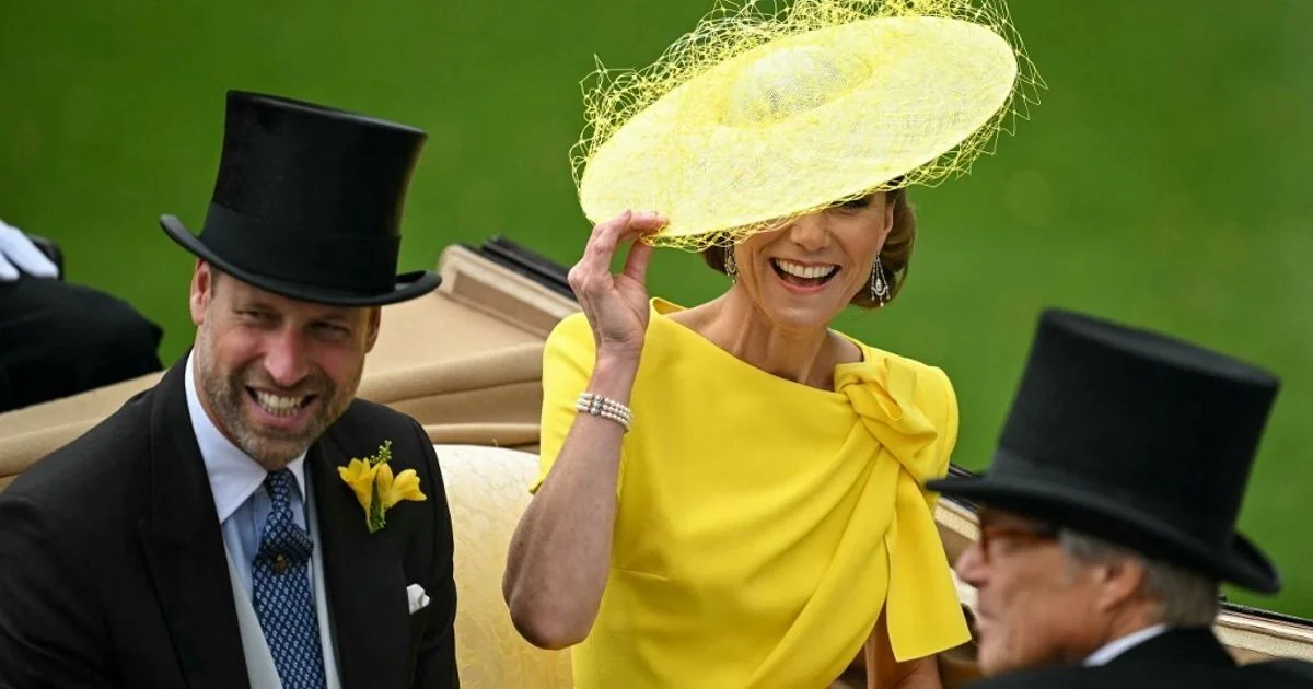 Kate Middleton reaparece no Royal Ascot com vestido amarelo reaproveitado da Roksanda