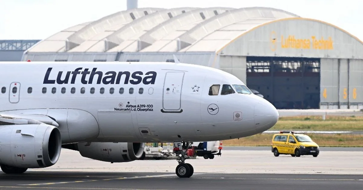 Trem de pouso dianteiro de Boeing 787-9 da Lufthansa colapsa em Frankfurt; voo LH450 cancelado