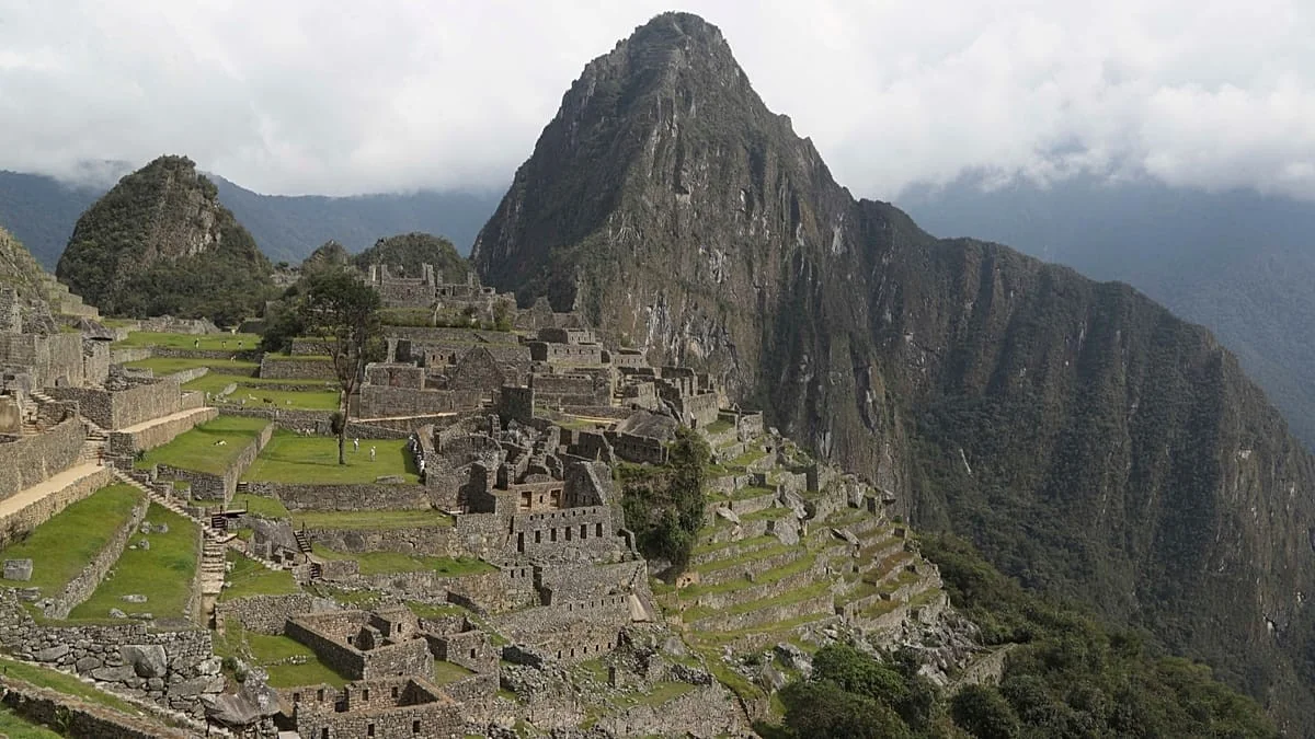 Machu Picchu em crise: turismo excessivo transforma maravilha em pesadelo — New7Wonders oferece ajuda