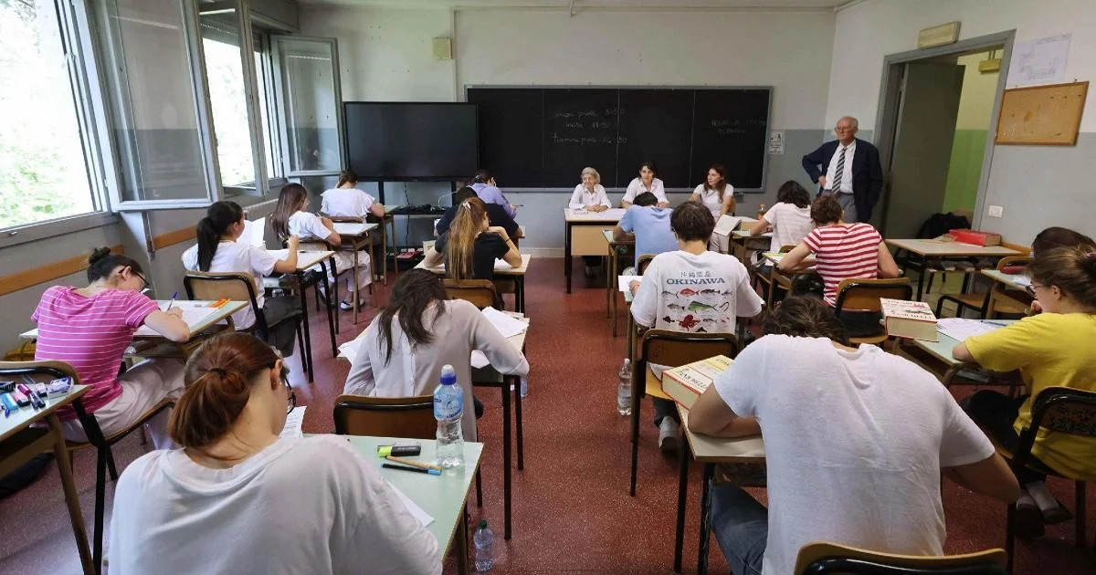 Maturità 2026: Tecnologie, Guerras e Seneca dominam as escolhas para a primeira prova