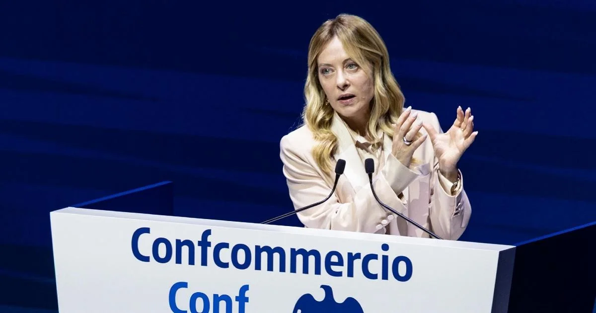 Meloni defende o Piano casa para 'rigenerar as cidades' e destaca lojas como presídio territorial