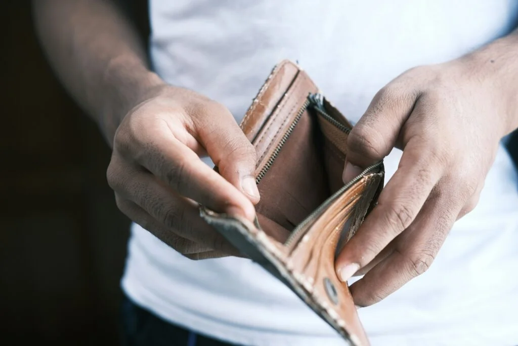 Metade dos europeus está insatisfeita com a própria condição econômica; Itália, França e Alemanha lideram o descontentamento