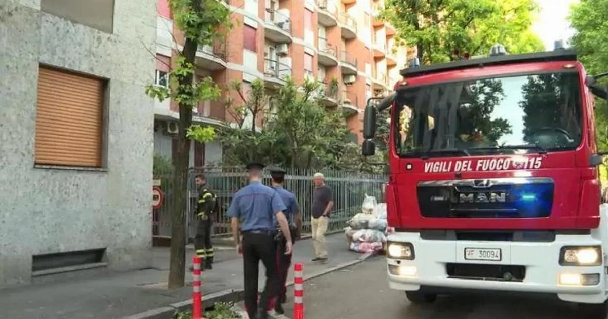 Cinisello Balsamo: homem de 47 anos mata o pai e ateia fogo; preso pela polícia