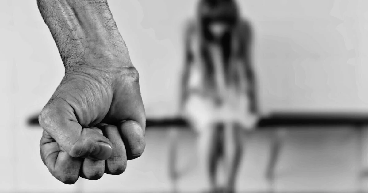 Milão: estudante espanhola em Erasmus denuncia violência sexual de grupo fora de boate