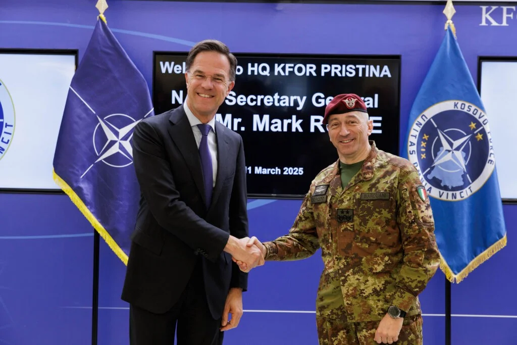 NATO anuncia redução gradual da presença em Kosovo após melhora da segurança