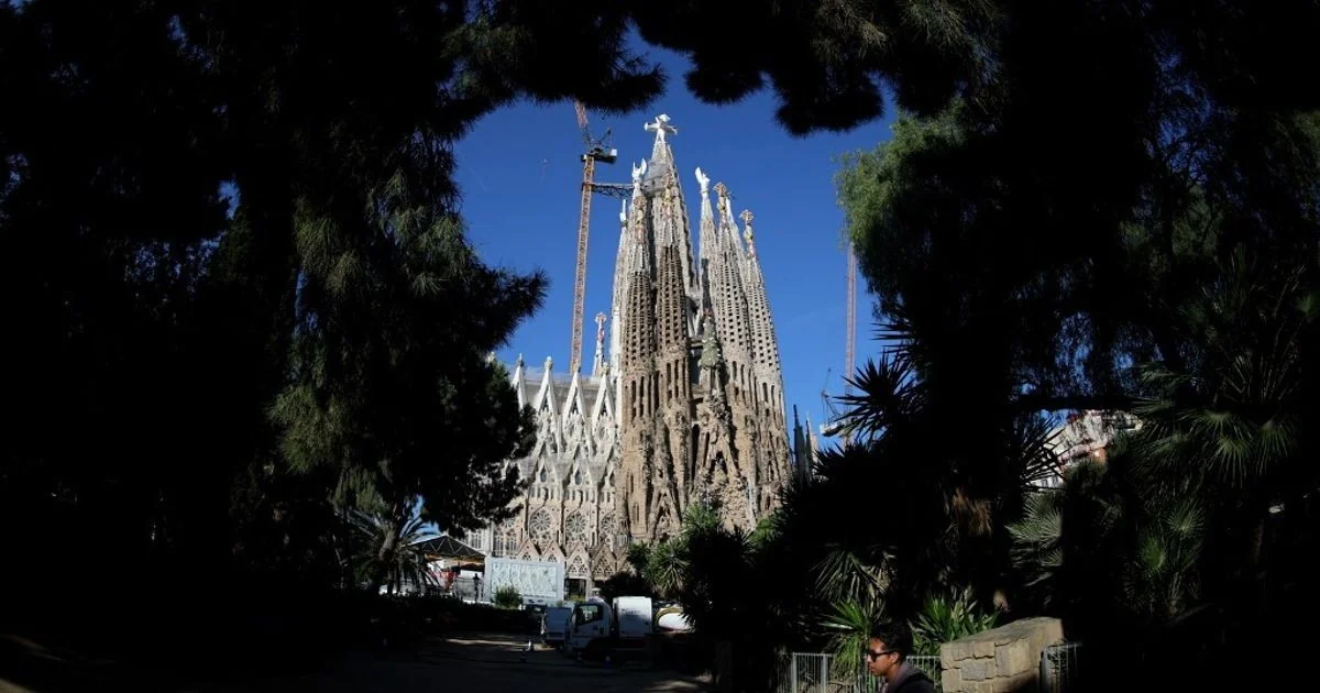 Papa Leone XIV preside missa na Sagrada Família e benze a nova Torre de Jesus Cristo em Barcelona