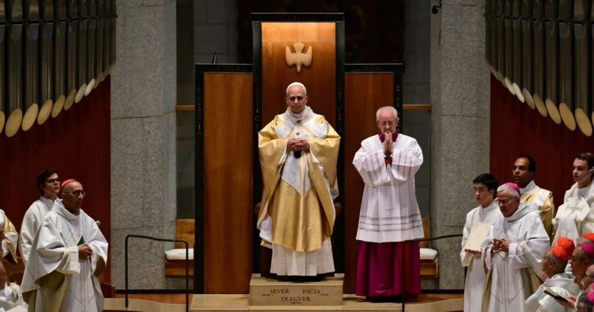 Papa Leone XIV na Sagrada Família: apelo ao fim da guerra e bênção da nova torre de Cristo