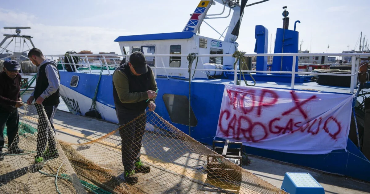 Pescadores do Adriático desligam motores: protesto contra o governo e o alto custo do combustível