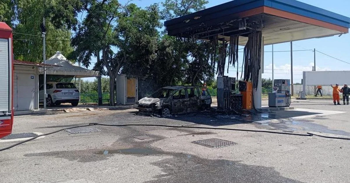 Quatro corpos carbonizados em van na Calabria: dois suspeitos sob interrogatório