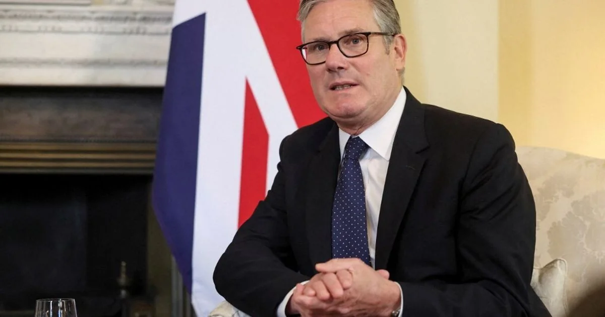 Queda de Starmer: o escândalo Epstein, falhas de segurança e a crise que desmontou o premiê